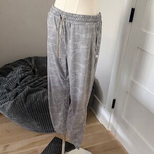 Vuori Performance Crop Joggers